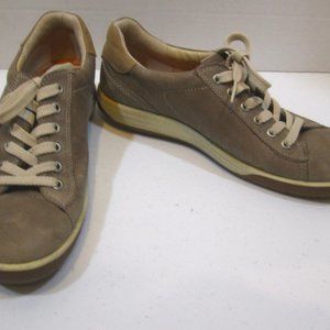 ECCO Soft Leather Sneaker -  Tan Size 8 Women